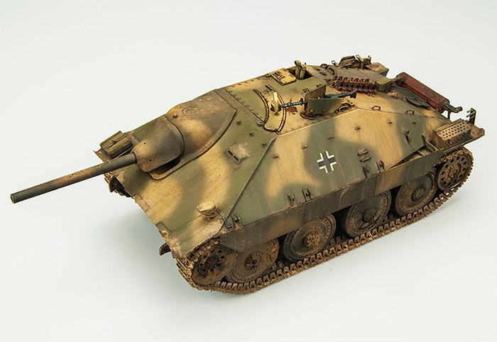 thumbnail image 2 of Airfix JagdPanzer 38(t) Hetzer Late Version 1:35 Scale Plastic Model Tank Kit A1353 2 of 6
